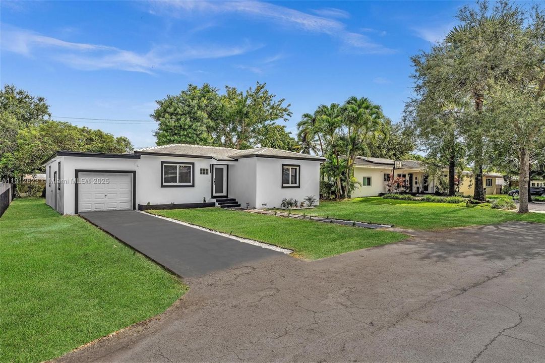 待售: $998,000 (4 贝兹, 2 浴室, 1596 平方英尺)