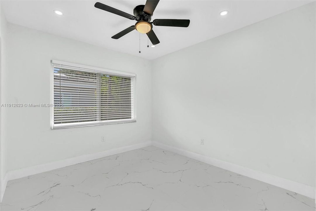 待售: $998,000 (4 贝兹, 2 浴室, 1596 平方英尺)