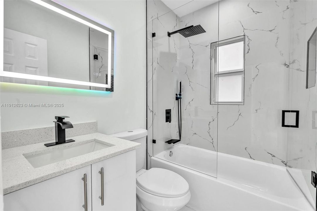 待售: $998,000 (4 贝兹, 2 浴室, 1596 平方英尺)