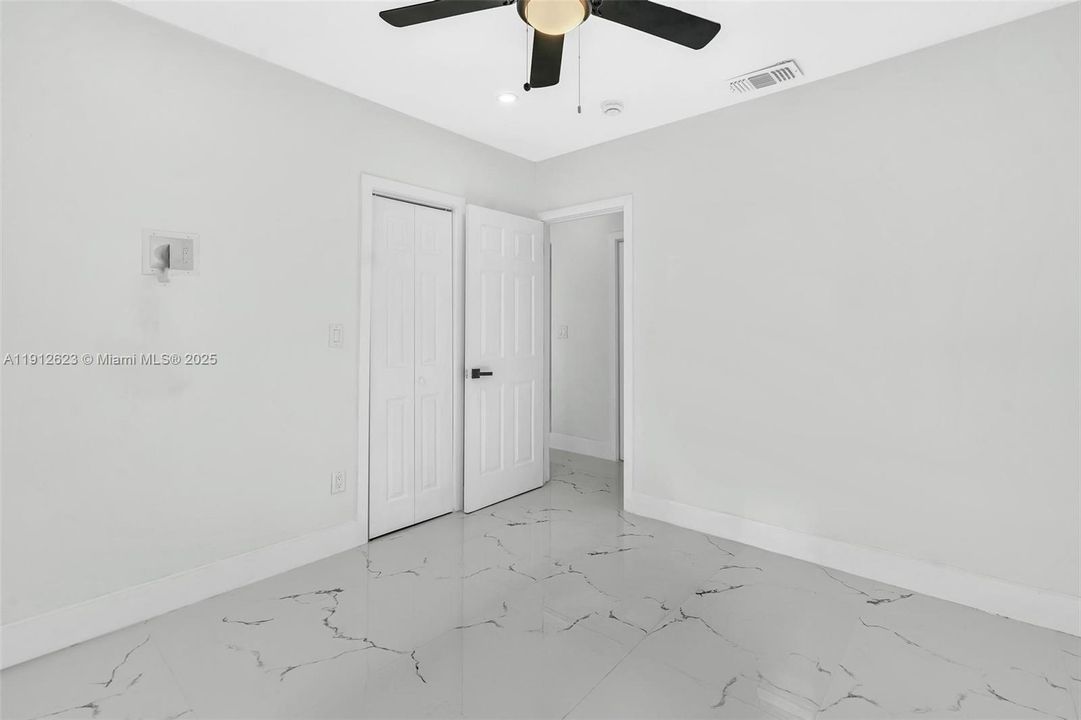 待售: $998,000 (4 贝兹, 2 浴室, 1596 平方英尺)