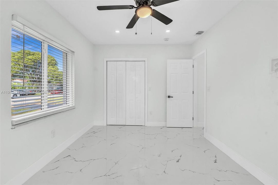 待售: $998,000 (4 贝兹, 2 浴室, 1596 平方英尺)