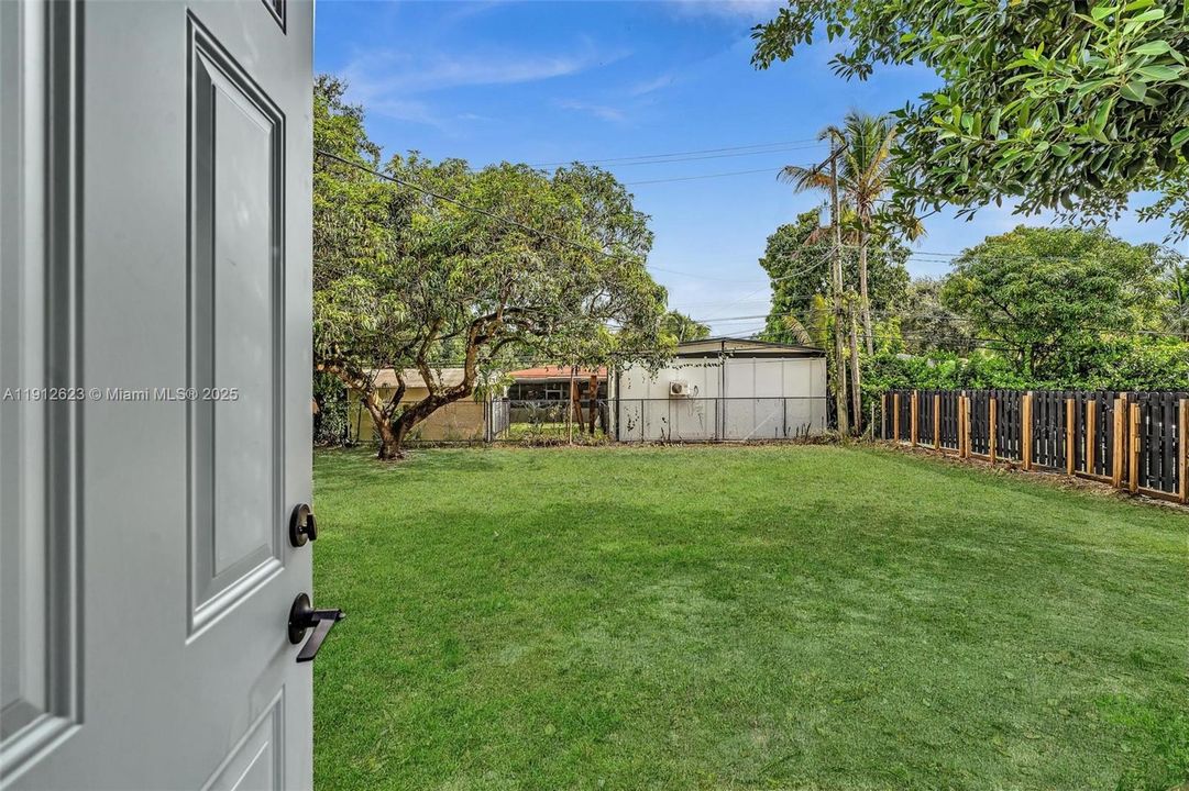 待售: $998,000 (4 贝兹, 2 浴室, 1596 平方英尺)