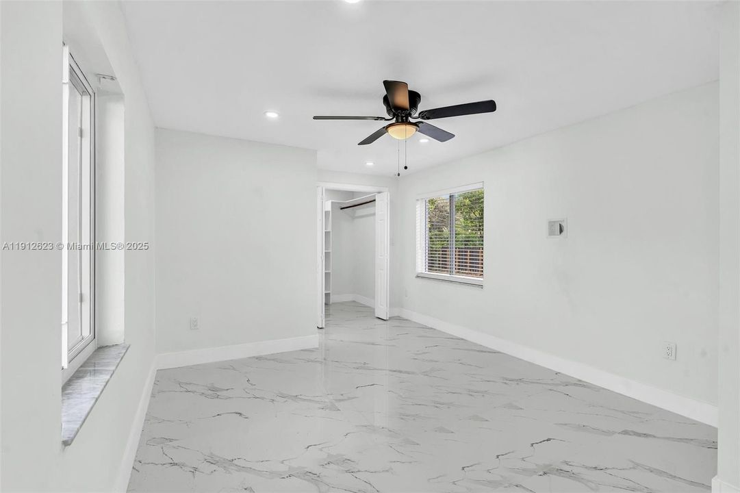 待售: $998,000 (4 贝兹, 2 浴室, 1596 平方英尺)