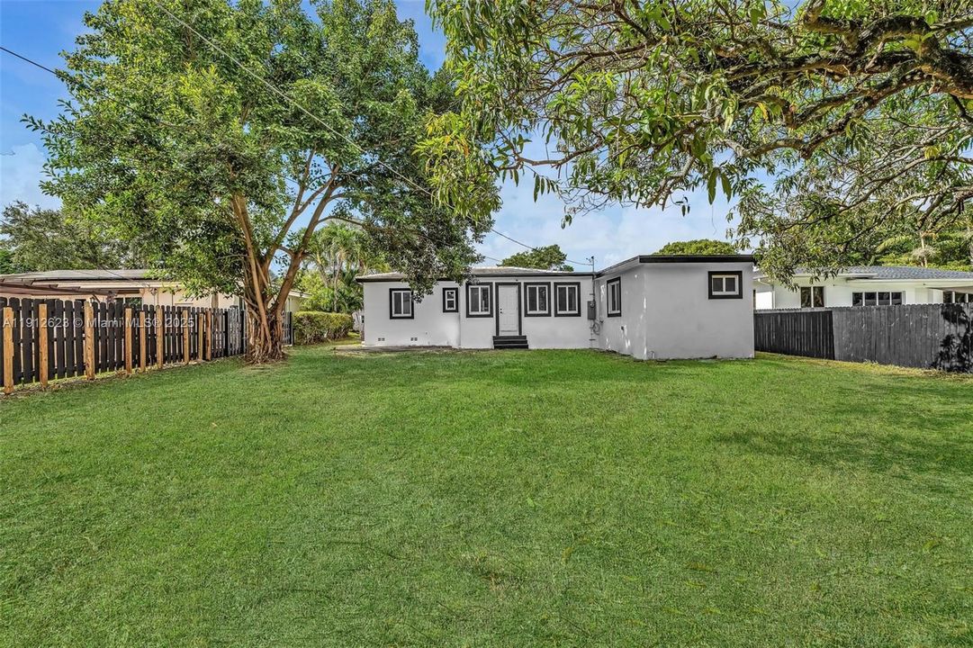 待售: $998,000 (4 贝兹, 2 浴室, 1596 平方英尺)