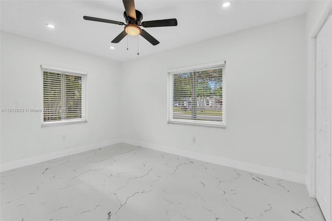 待售: $998,000 (4 贝兹, 2 浴室, 1596 平方英尺)