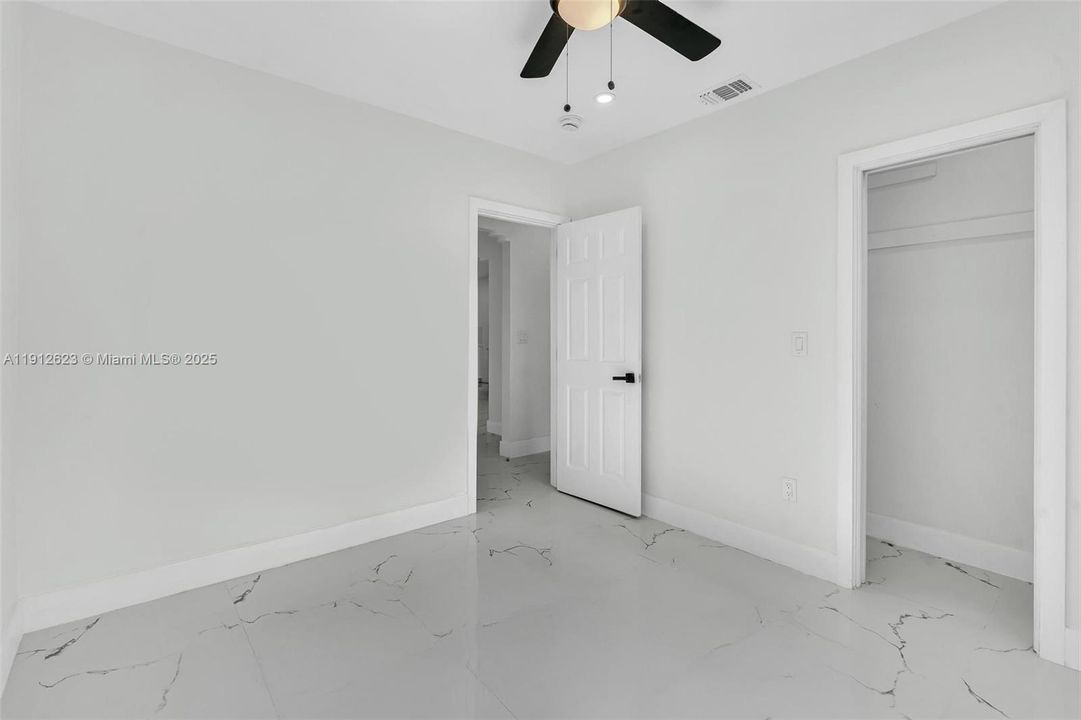 待售: $998,000 (4 贝兹, 2 浴室, 1596 平方英尺)