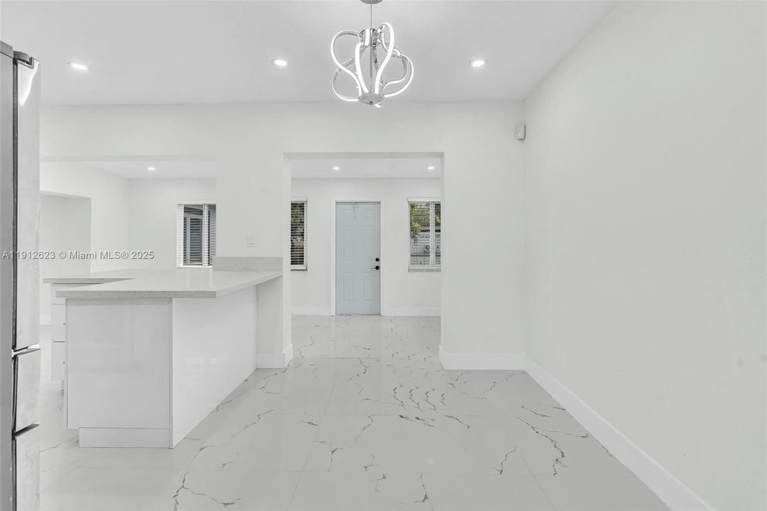 待售: $998,000 (4 贝兹, 2 浴室, 1596 平方英尺)