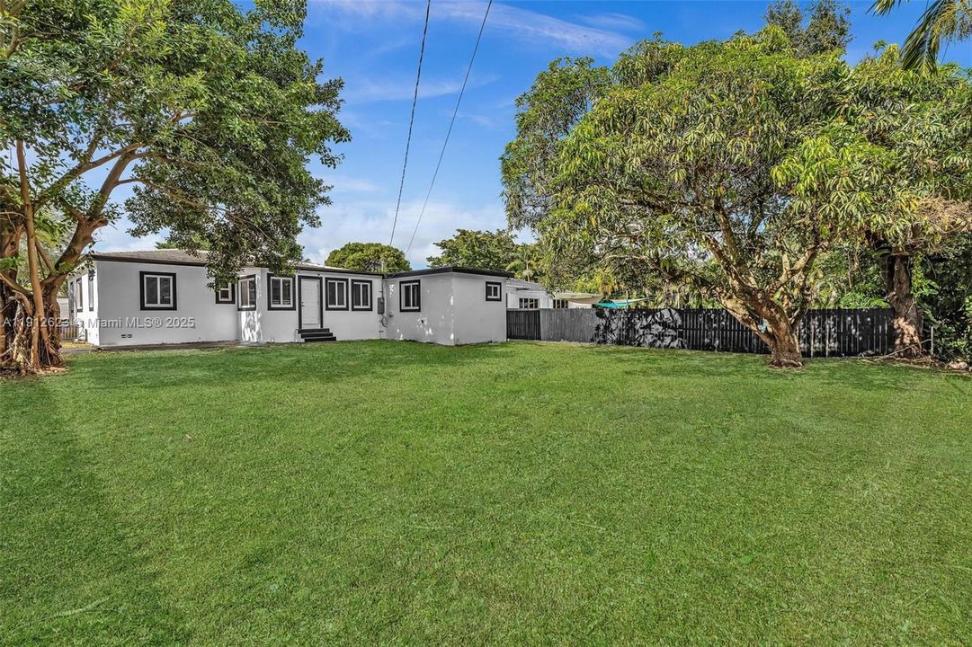 待售: $998,000 (4 贝兹, 2 浴室, 1596 平方英尺)