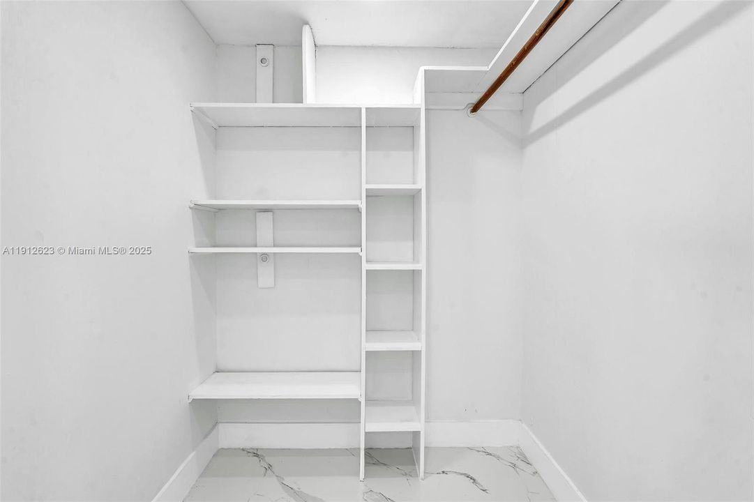 待售: $998,000 (4 贝兹, 2 浴室, 1596 平方英尺)