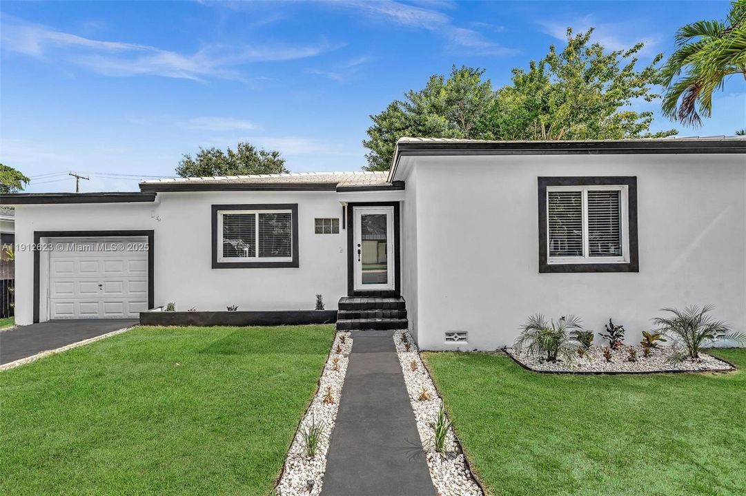 待售: $998,000 (4 贝兹, 2 浴室, 1596 平方英尺)