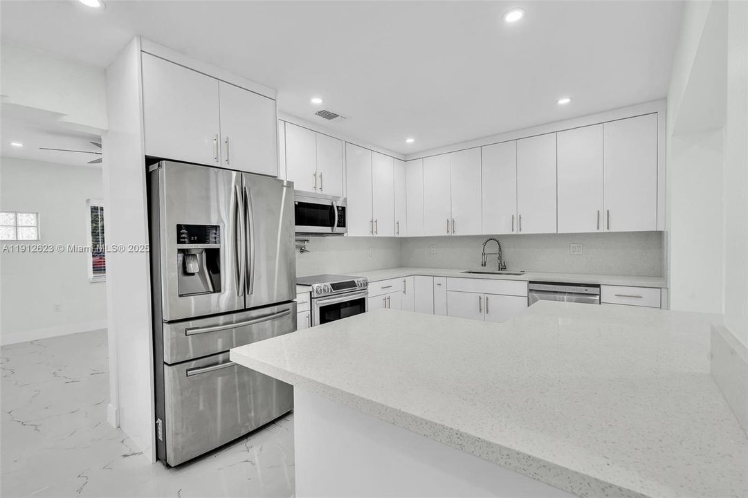 待售: $998,000 (4 贝兹, 2 浴室, 1596 平方英尺)