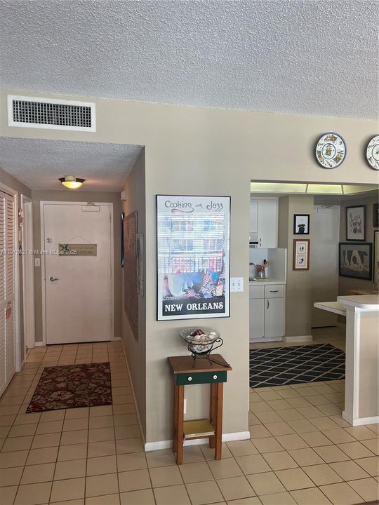 For Rent: $4,000 (1 beds, 1 baths, 802 Square Feet)