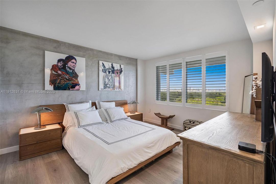 For Sale: $945,000 (1 beds, 1 baths, 895 Square Feet)