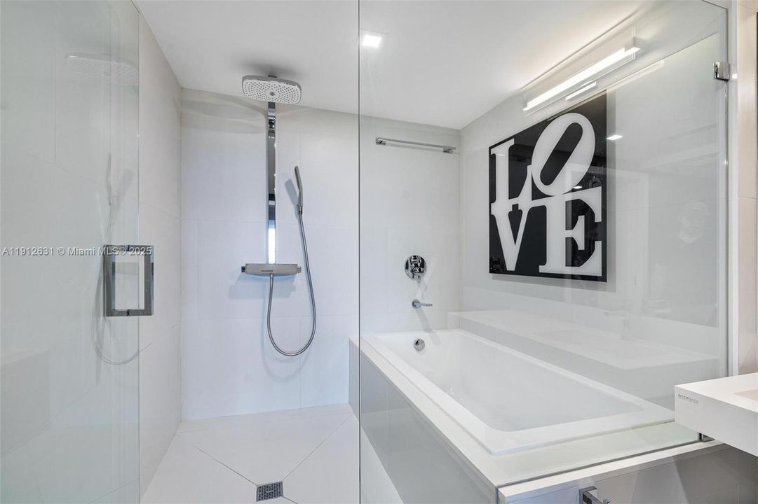 For Sale: $945,000 (1 beds, 1 baths, 895 Square Feet)