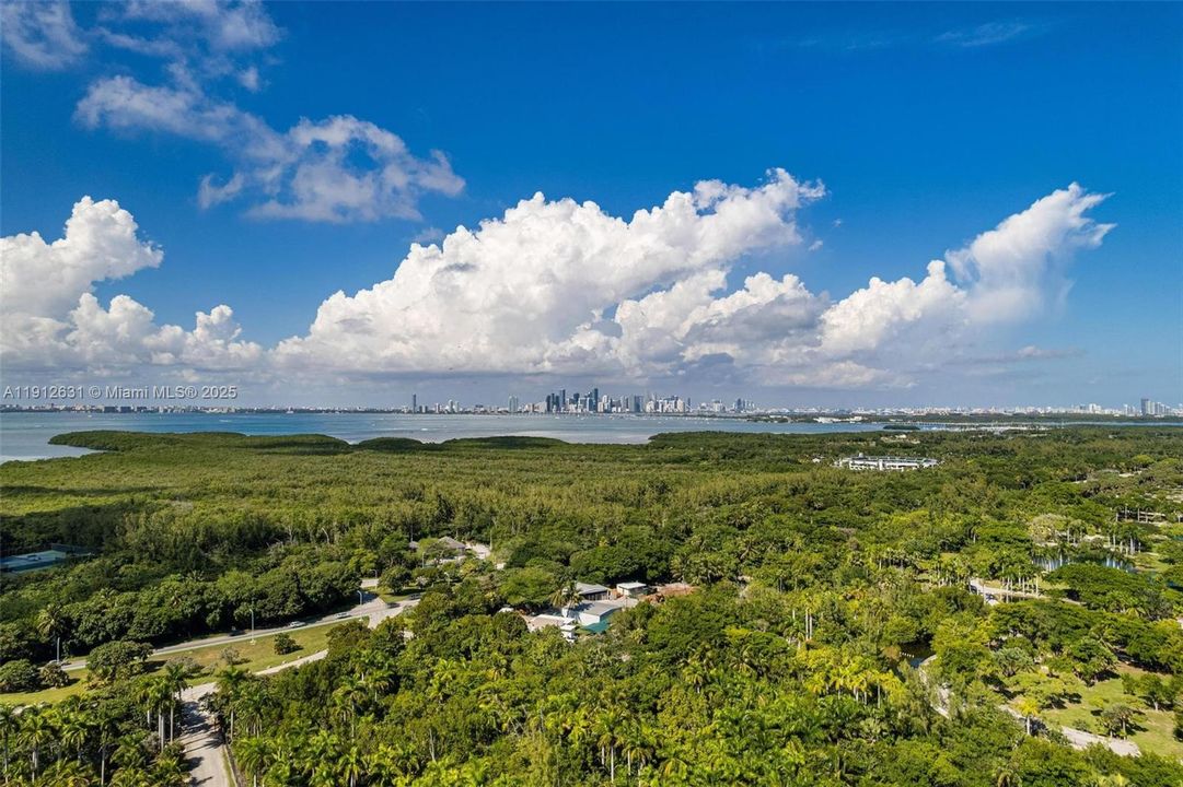 For Sale: $945,000 (1 beds, 1 baths, 895 Square Feet)