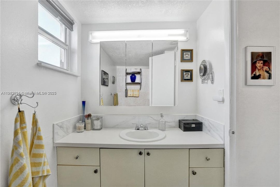 For Sale: $210,000 (2 beds, 2 baths, 1350 Square Feet)