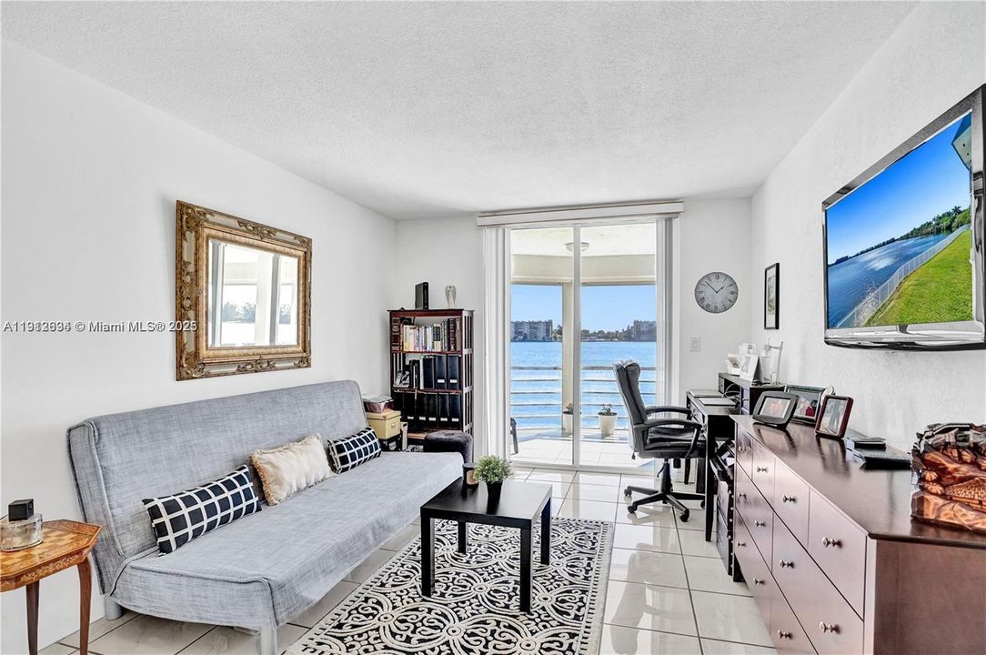 For Sale: $210,000 (2 beds, 2 baths, 1350 Square Feet)