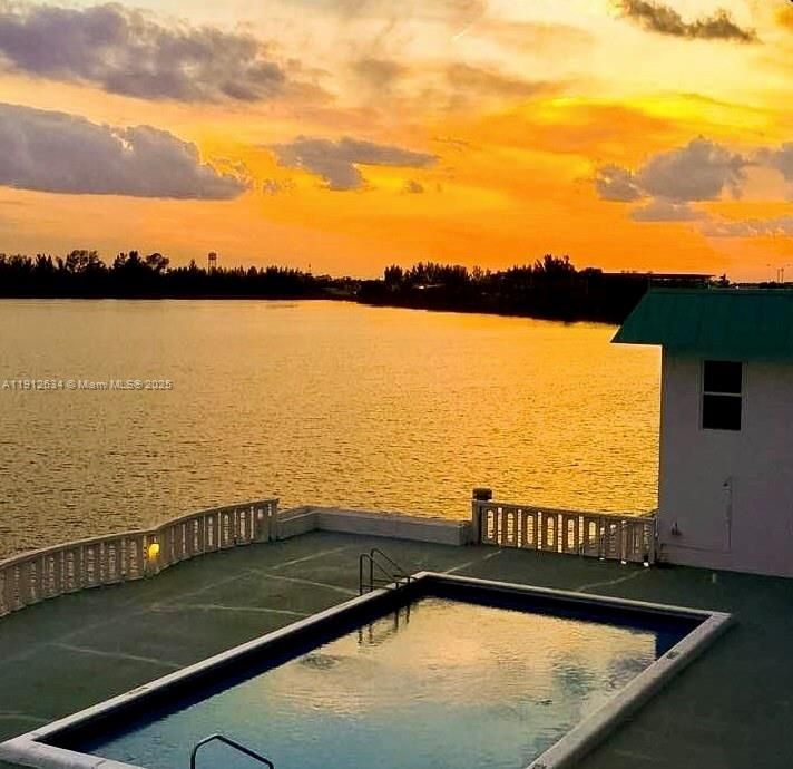 For Sale: $210,000 (2 beds, 2 baths, 1350 Square Feet)