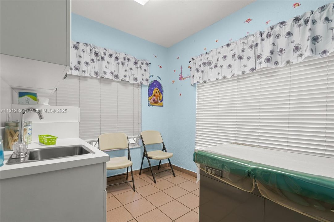 出租: $16,800 (0 贝兹, 0 浴室, 0 平方英尺)