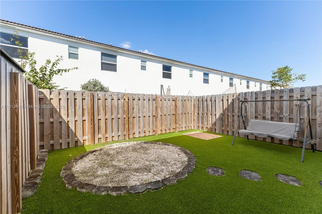 For Rent: $3,250 (3 beds, 2 baths, 1483 Square Feet)