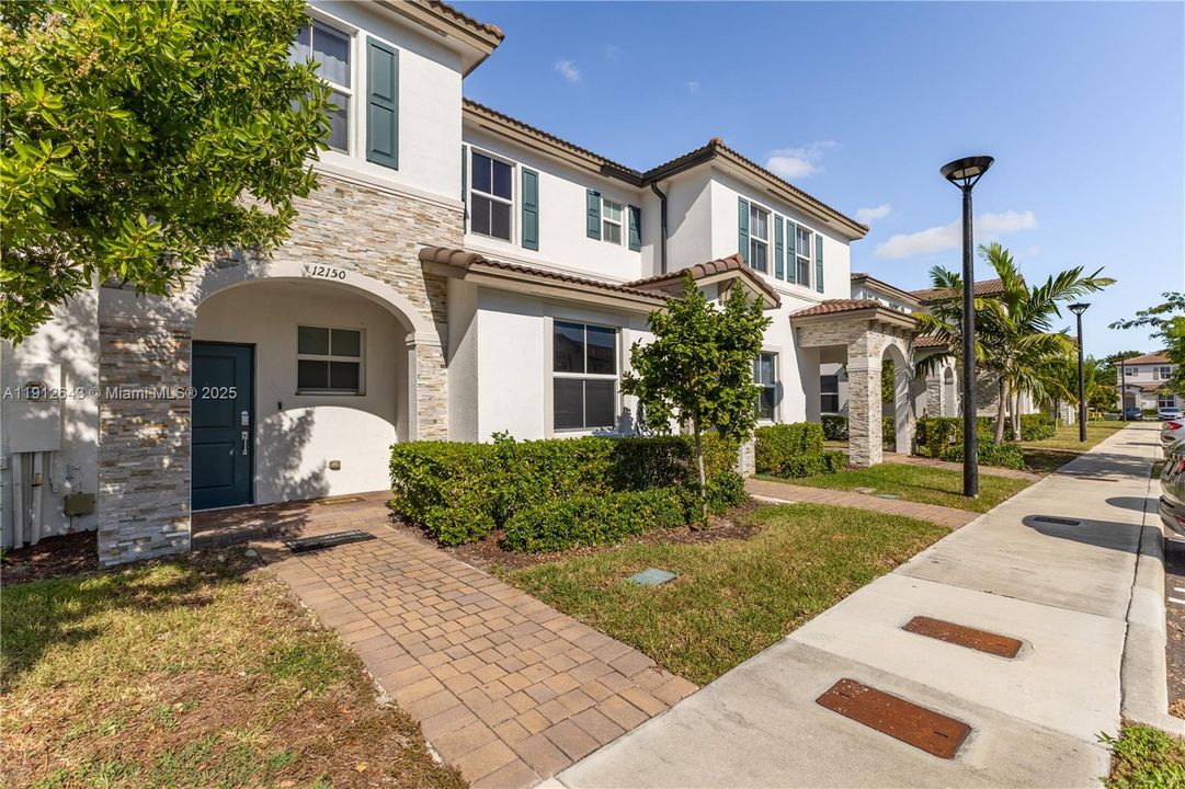 For Rent: $3,250 (3 beds, 2 baths, 1483 Square Feet)