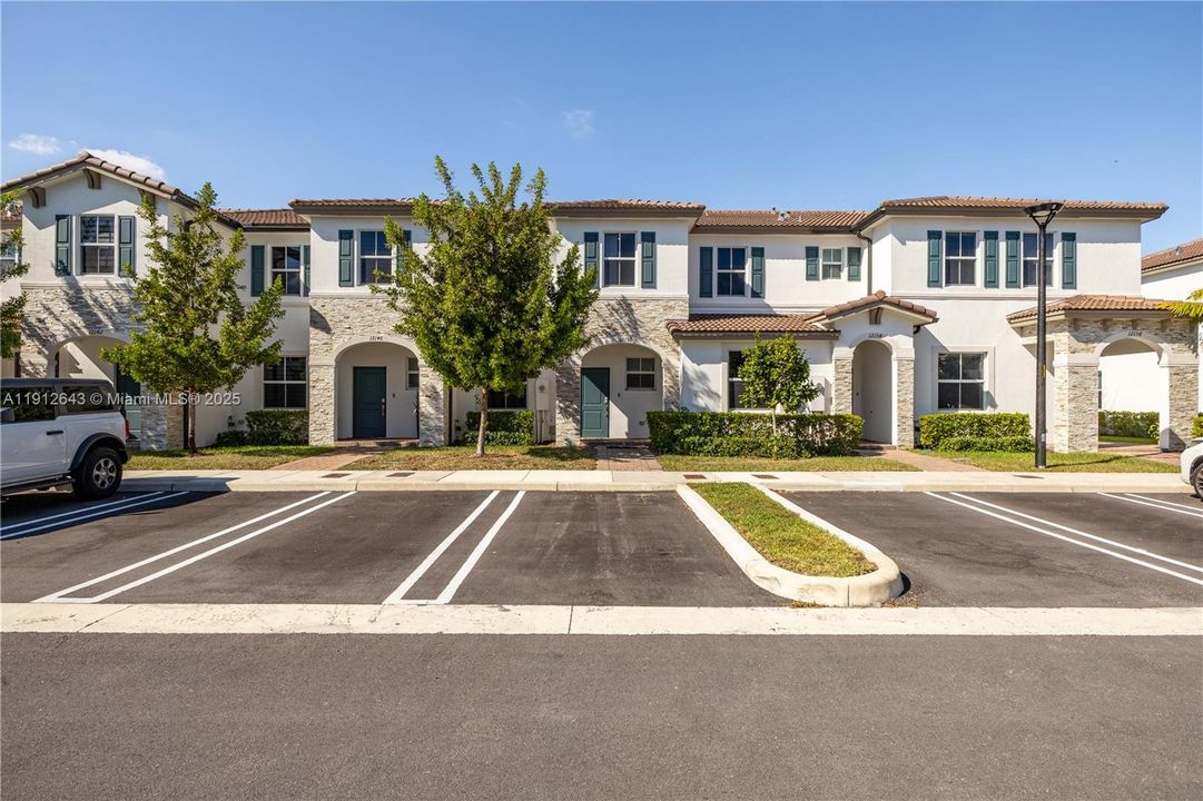 For Rent: $3,250 (3 beds, 2 baths, 1483 Square Feet)