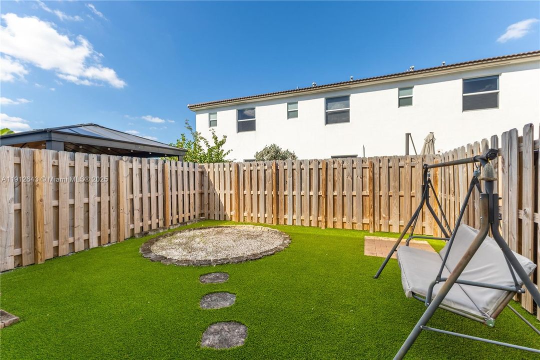 For Rent: $3,250 (3 beds, 2 baths, 1483 Square Feet)