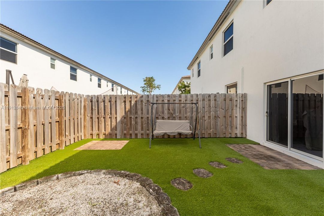 For Rent: $3,250 (3 beds, 2 baths, 1483 Square Feet)