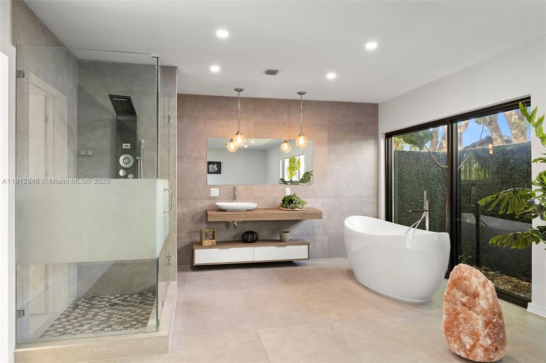 Primary Bath En-suite with private garden next to