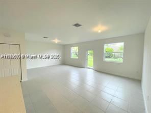 En Venta: $850,000 (4 camas, 3 baños, 2324 Pies cuadrados)