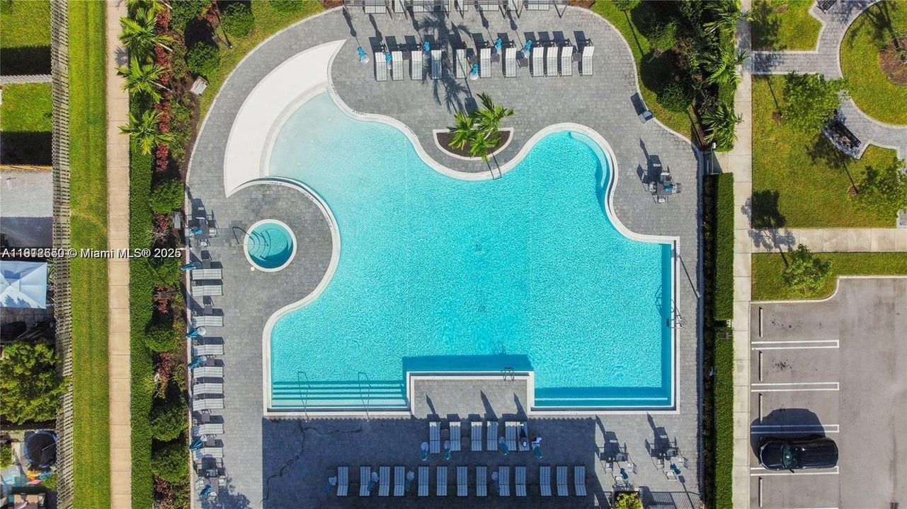 En Venta: $850,000 (4 camas, 3 baños, 2324 Pies cuadrados)