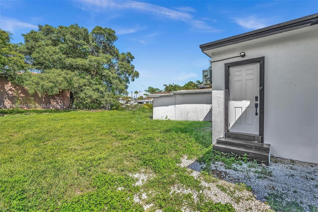 На продажу: $650,000 (4 спален, 2 ванн, 1323 Квадратных фут)