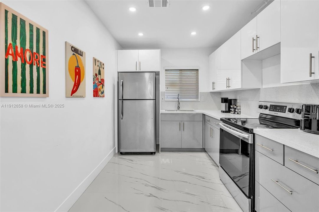 На продажу: $650,000 (4 спален, 2 ванн, 1323 Квадратных фут)