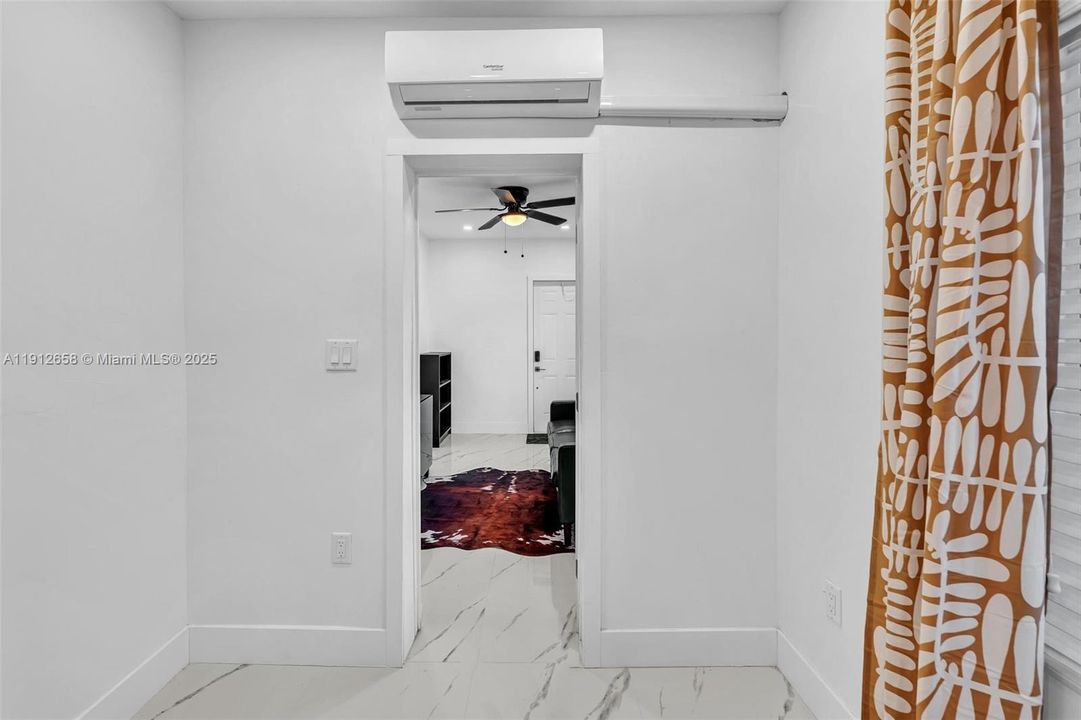 На продажу: $650,000 (4 спален, 2 ванн, 1323 Квадратных фут)