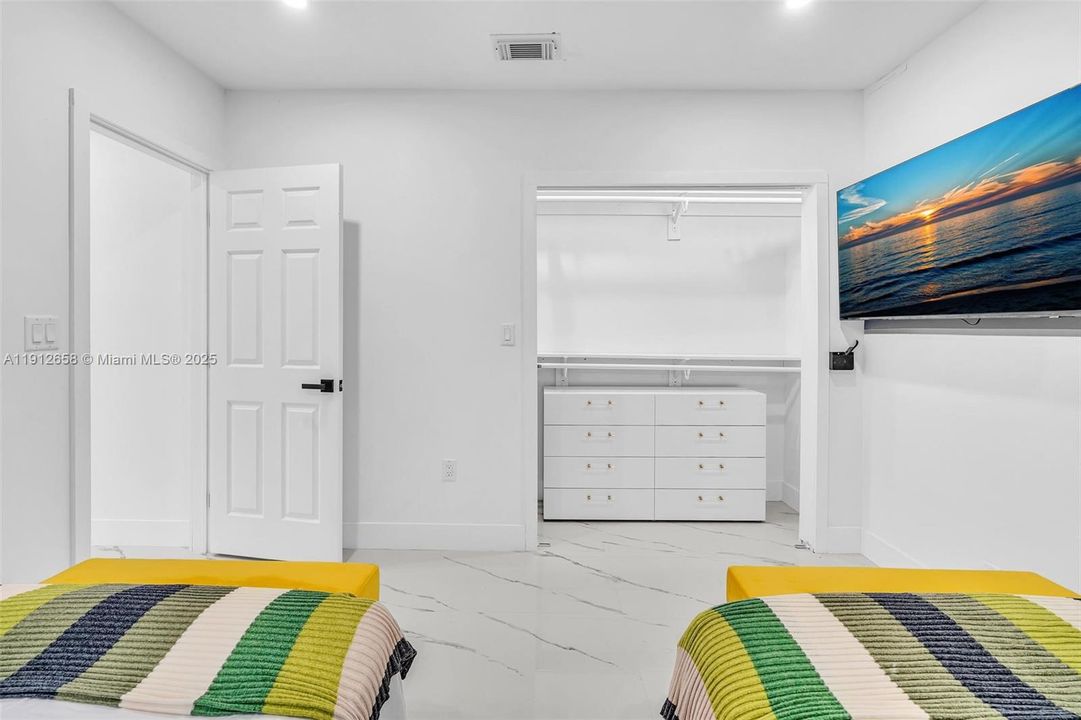 На продажу: $650,000 (4 спален, 2 ванн, 1323 Квадратных фут)