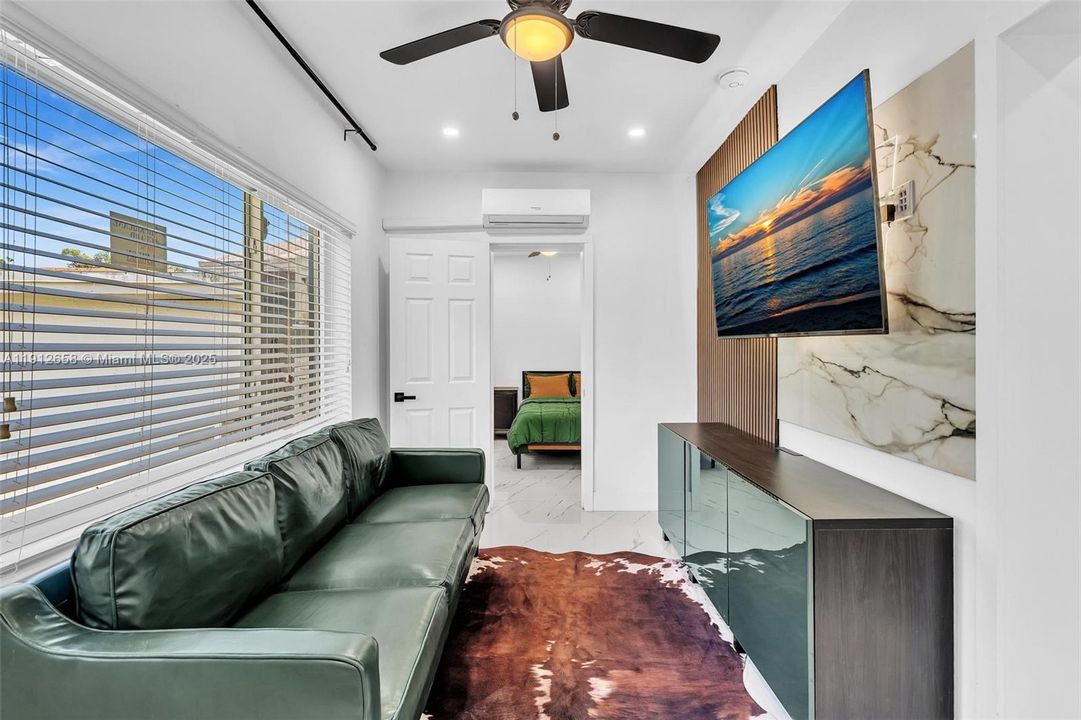 На продажу: $650,000 (4 спален, 2 ванн, 1323 Квадратных фут)