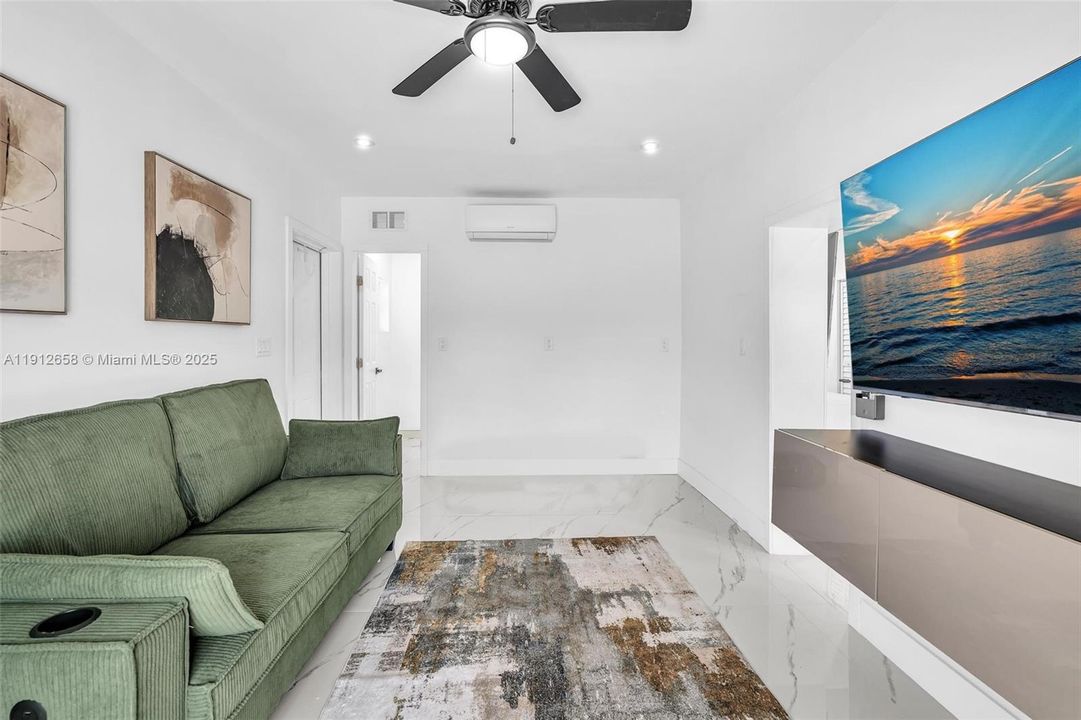 На продажу: $650,000 (4 спален, 2 ванн, 1323 Квадратных фут)