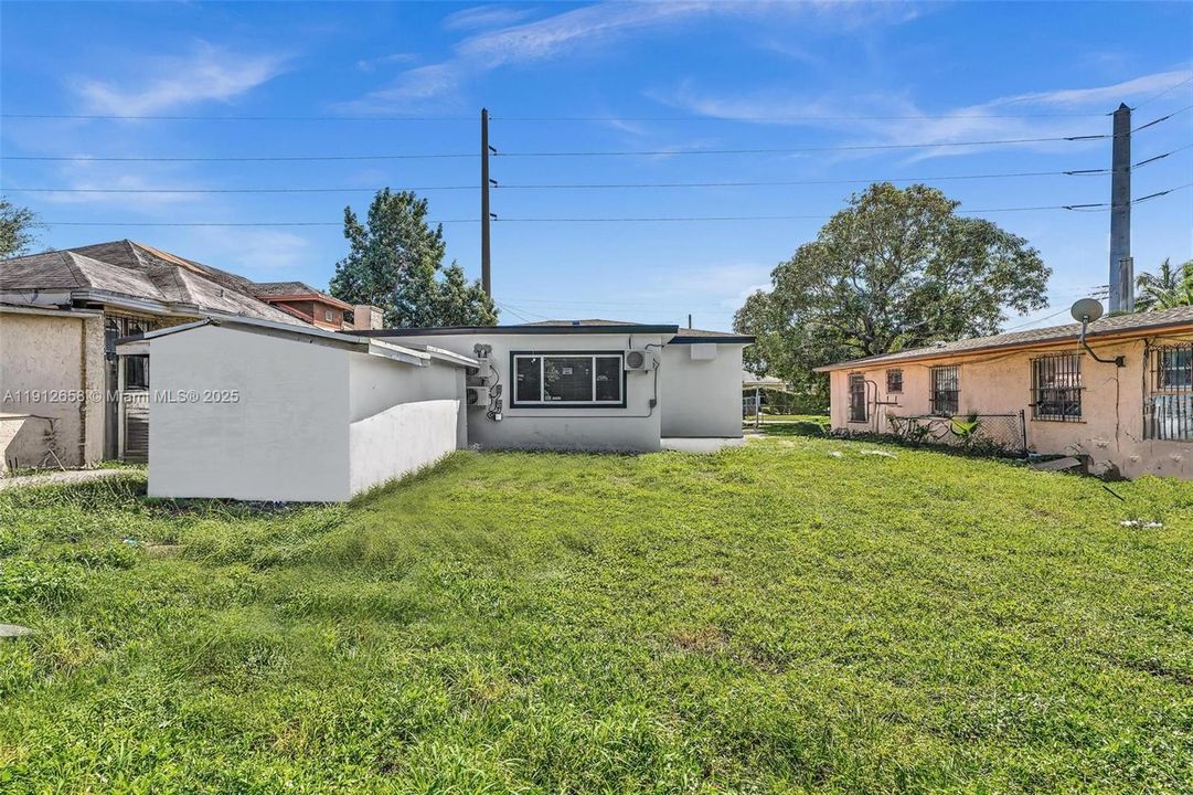 На продажу: $650,000 (4 спален, 2 ванн, 1323 Квадратных фут)