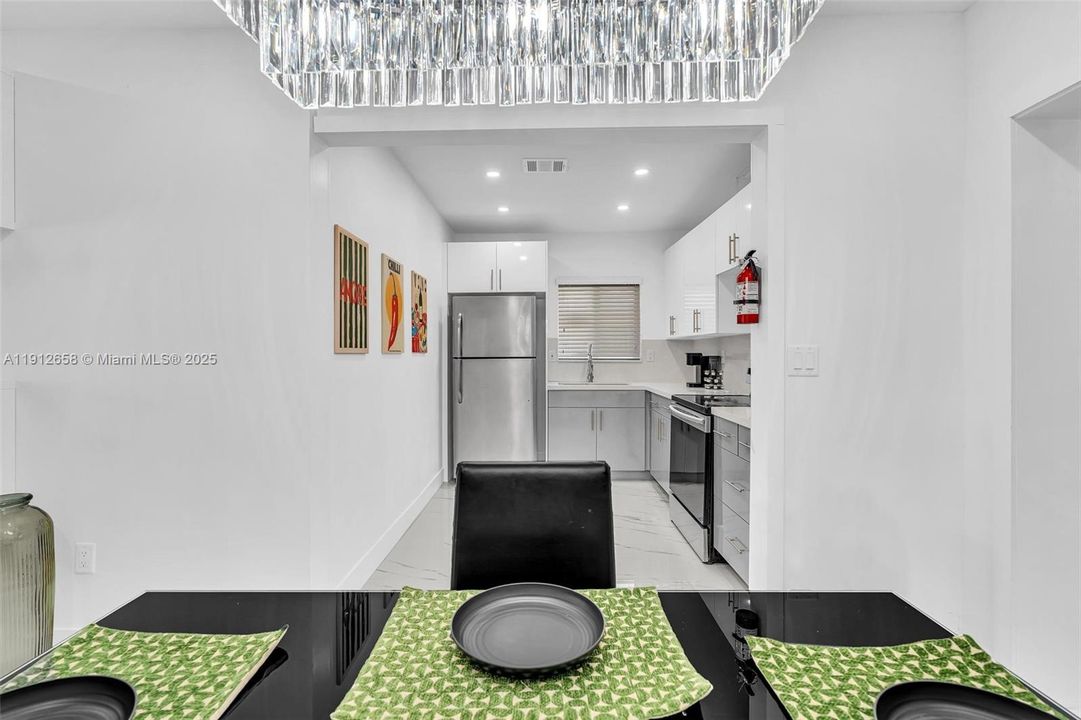 На продажу: $650,000 (4 спален, 2 ванн, 1323 Квадратных фут)