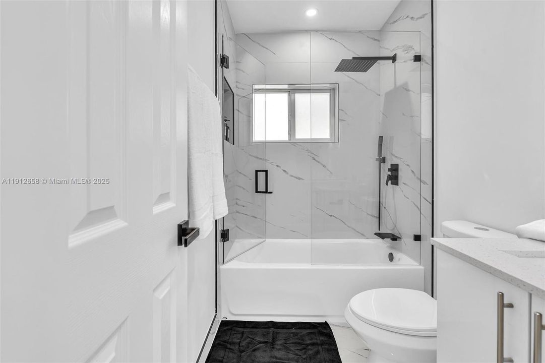 На продажу: $650,000 (4 спален, 2 ванн, 1323 Квадратных фут)