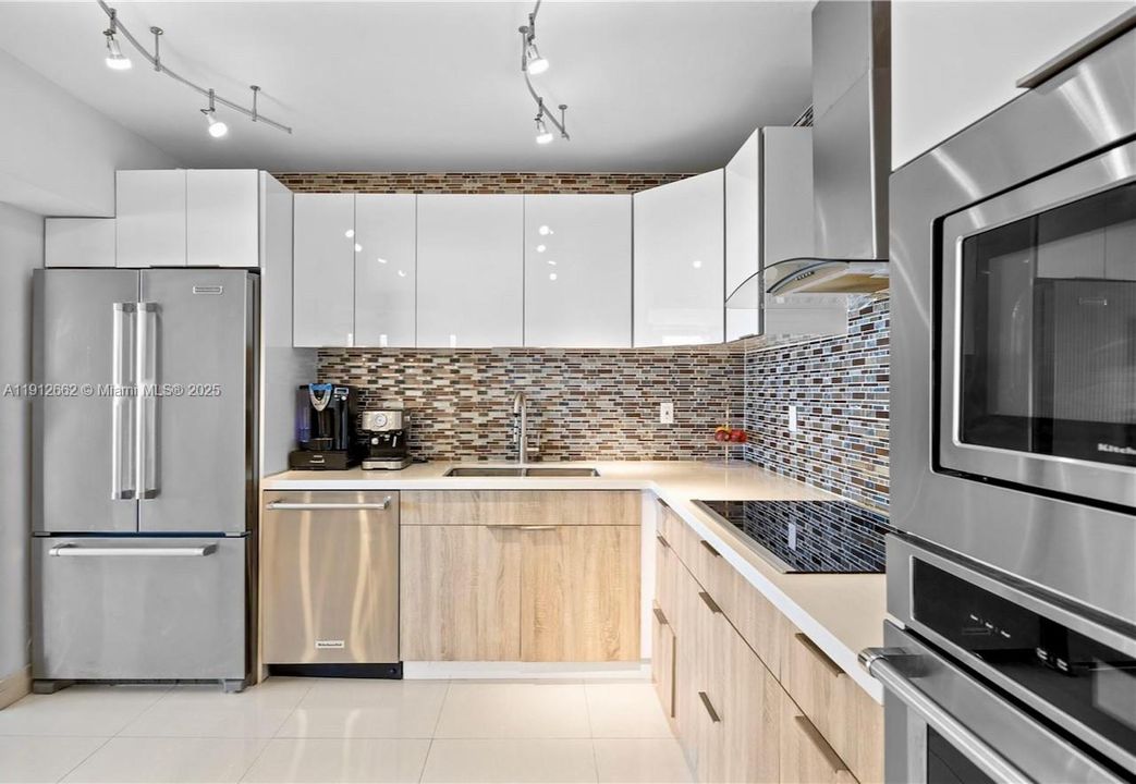 For Sale: $799,000 (2 beds, 2 baths, 1550 Square Feet)