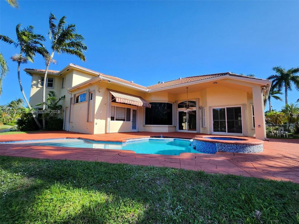 En Venta: $1,890,000 (5 camas, 5 baños, 5002 Pies cuadrados)