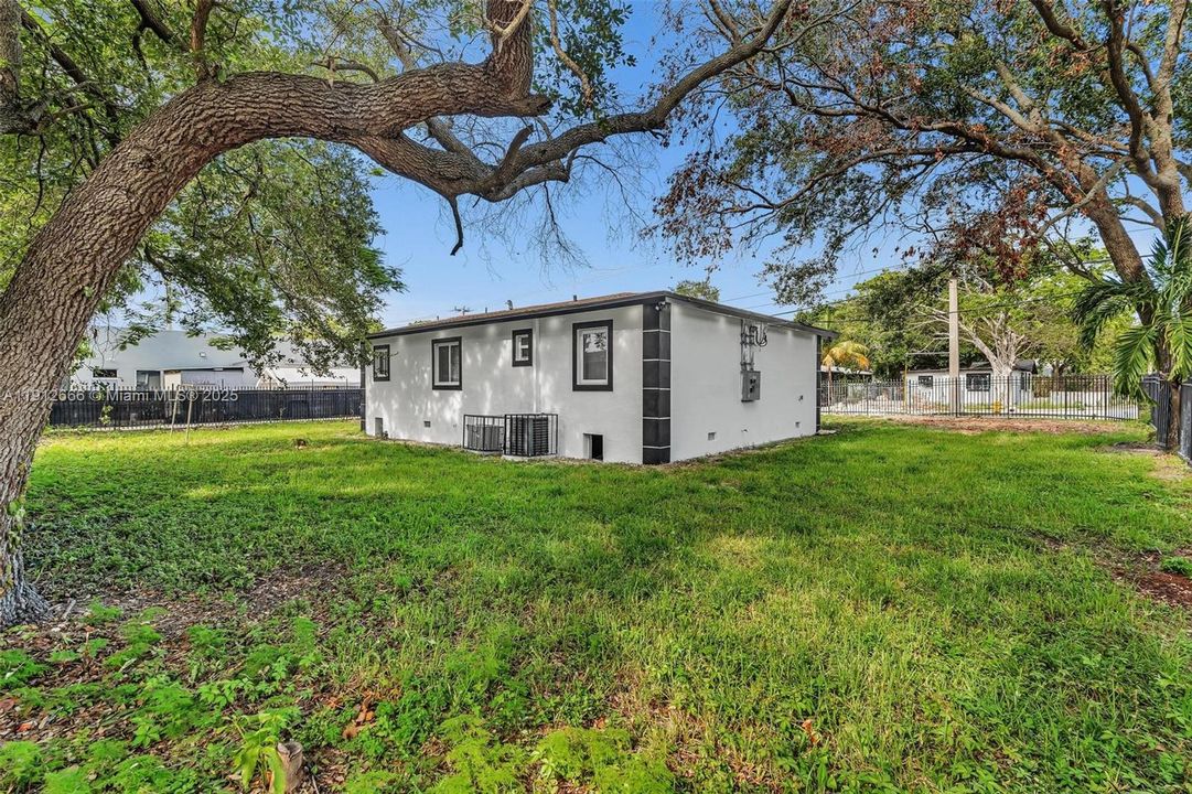 待售: $1,050,000 (4 贝兹, 3 浴室, 1530 平方英尺)