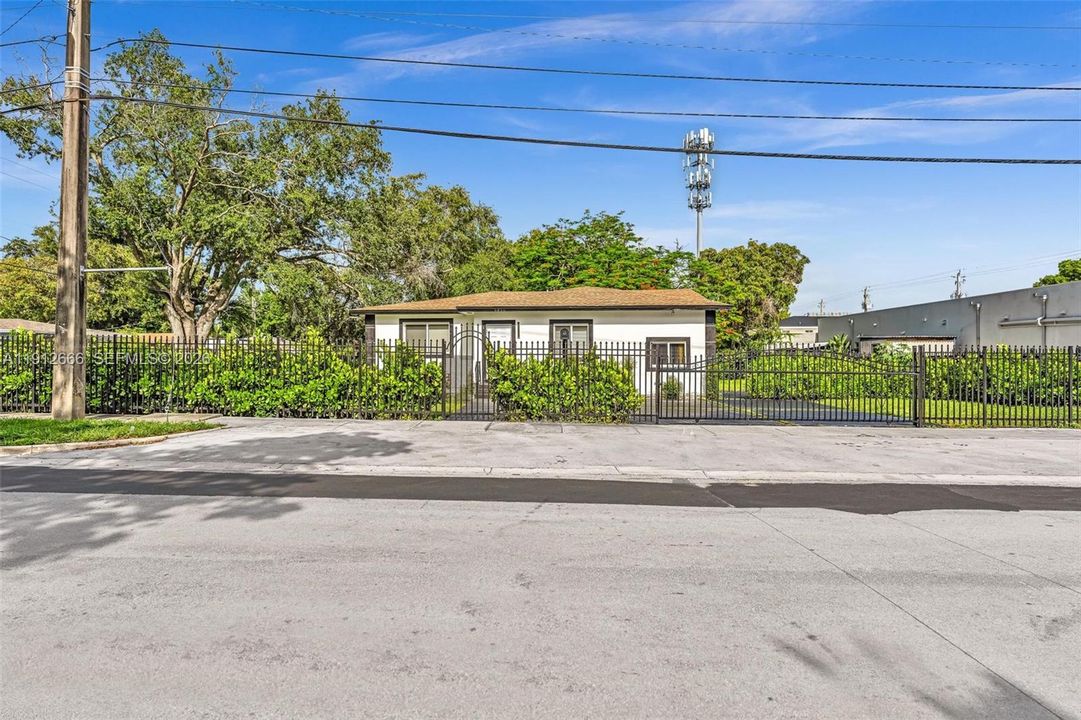 For Sale: $998,000 (4 beds, 3 baths, 1530 Square Feet)