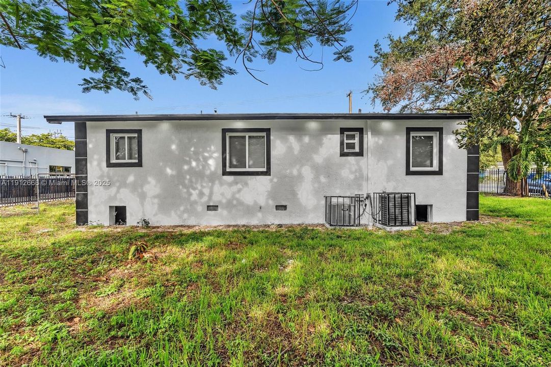 待售: $1,050,000 (4 贝兹, 3 浴室, 1530 平方英尺)