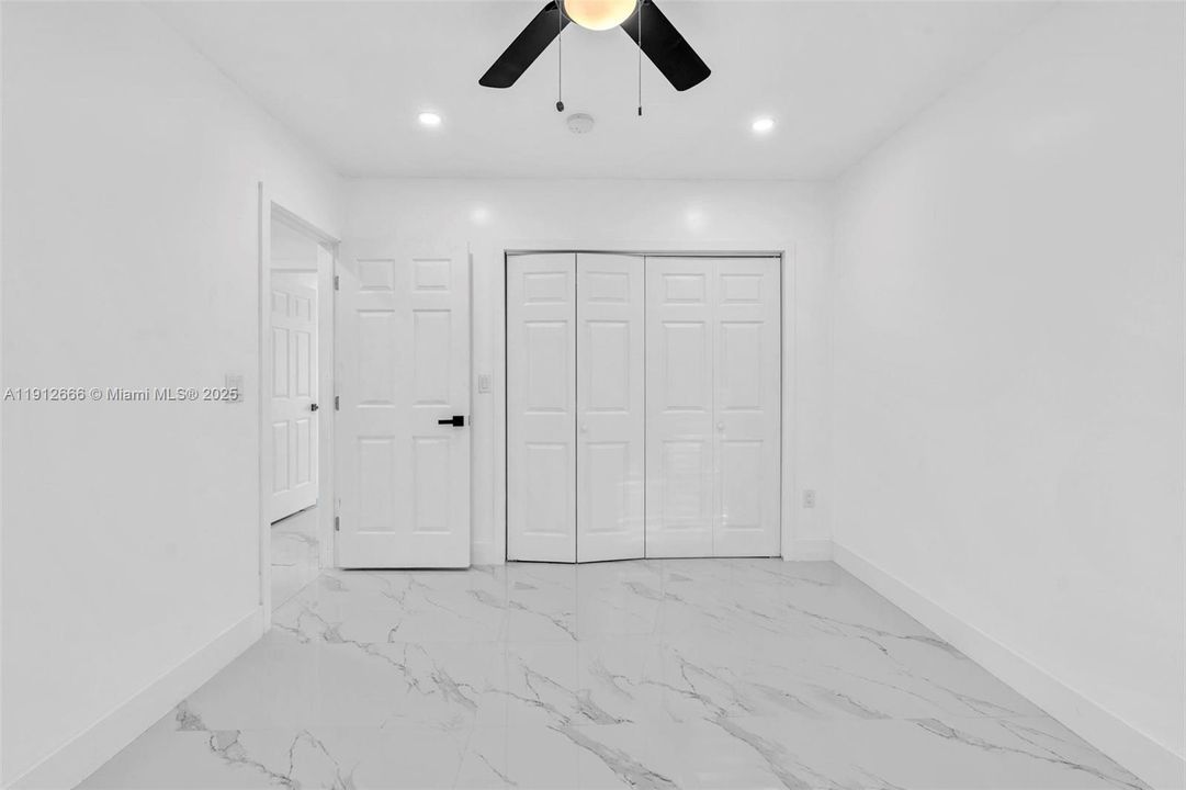 待售: $1,050,000 (4 贝兹, 3 浴室, 1530 平方英尺)