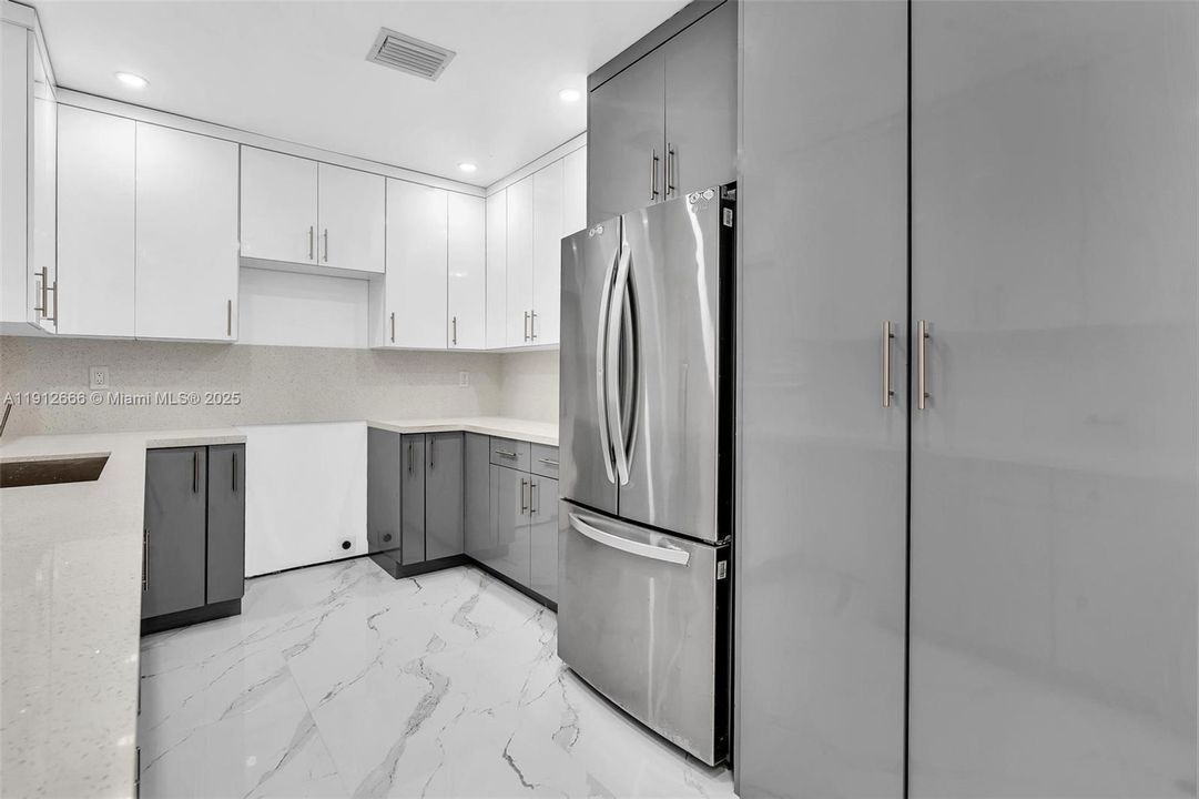 待售: $1,050,000 (4 贝兹, 3 浴室, 1530 平方英尺)