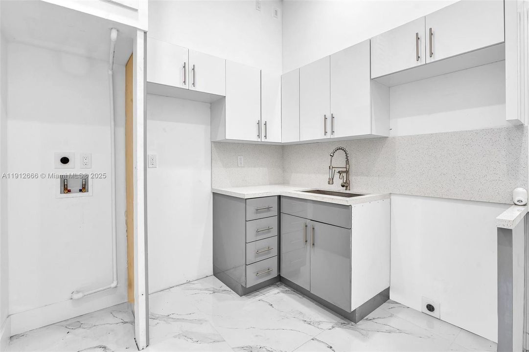 待售: $1,050,000 (4 贝兹, 3 浴室, 1530 平方英尺)