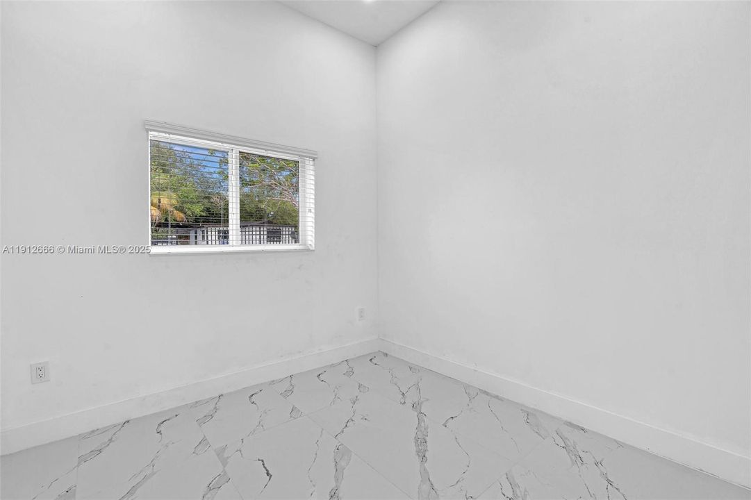 待售: $1,050,000 (4 贝兹, 3 浴室, 1530 平方英尺)