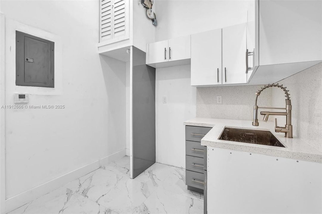 待售: $1,050,000 (4 贝兹, 3 浴室, 1530 平方英尺)